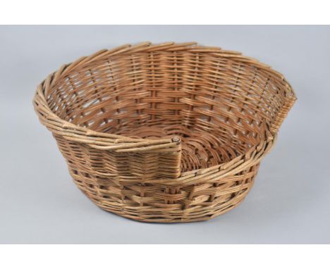 A Vintage Wicker Cat Basket, 44cm Wide 