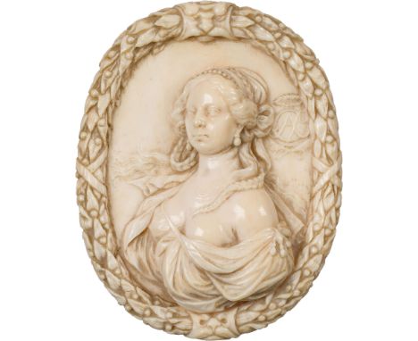 wohl Joachim HenneMiniaturreliefElfenbein, geschnitzt; fein gearbeitetes und mit reichem Blätterkranz umrundetes Portrait ein