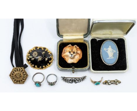 A collection of jewellery to include a Victorian seed pear, enamel and gilt metal mourning brooch, a/f replacement pin, an Ed