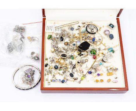 A collection of Gemporia silver and gem set jewellery to include a hinged&nbsp;bangle set with onyx along with similar pendan