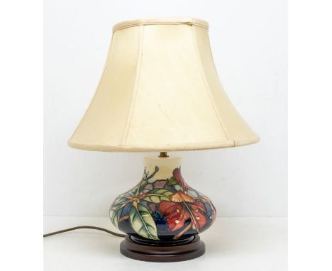 A late 20th Century Moorcroft table bluster lamp, with shade, on wooden base