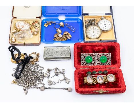 A collection of late Victorian and&nbsp;early 20th Century costume jewellery to include gold front &amp; back locket, cufflin