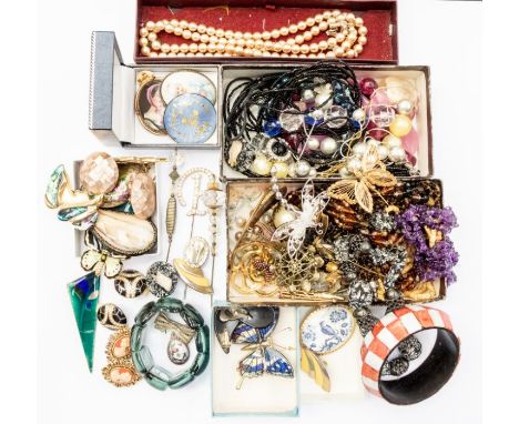 A collection of costume jewellery to include a 9ct gold Avon pin, weight approx 4.5gms, along with Victorian and early 20th C