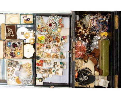 A collection of costume jewellery to include vintage clip on earrings, paste set brooches, necklaces, fa7ux pearl necklaces, 