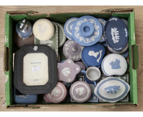 A quantity of Wedgwood jasper small decorative boxes, dishes, candlestick etc