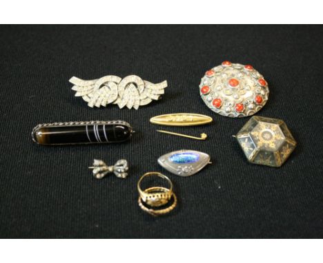 BROOCHES - a selection of brooches to include a Art Deco silver double clip diamante brooch, a round silver brooch, a Victori