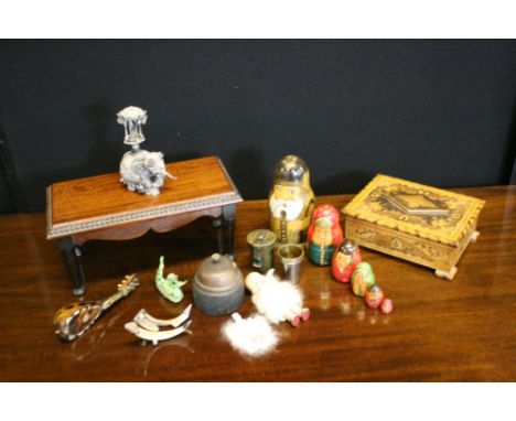 MIXED LOT - a mixed lot to include a miniature mahogany apprentice piece table, a snakeskin cased toddy cup (3 cups), a Sorre