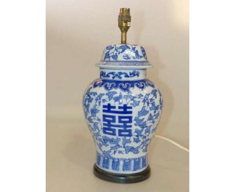 Chinese blue and white baluster shape table lamp