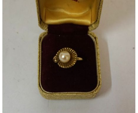 A 9ct Gold & Cultured Pearl Ring, the pearl is approximately 1cm in diameter, overall weight is 3.8 gramsCondition reportMino