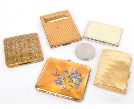A collection of vintage 20th century vanity compacts and cigarette cases. To include a vintage compact of circular form and h