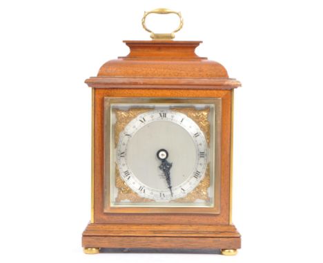 An Elliott Clock - A vintage 20th century wind up oak mantel clock. Made in France, with brass carry hoop, pendant top, gilt 