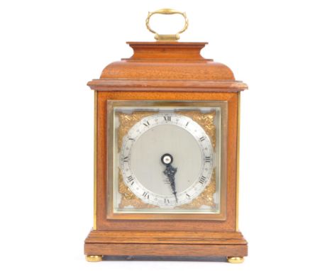 An Elliott Clock - A vintage 20th century wind up oak mantel clock. Made in France, with brass carry hoop, pendant top, gilt 