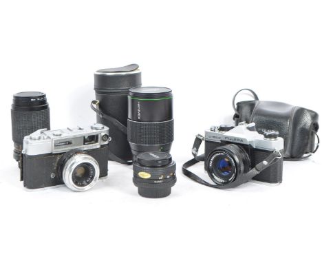 A collection of vintage 20th century 35mm cameras and lenses. The lot to include a Yashica Minister-D 35mm rangefinder camera