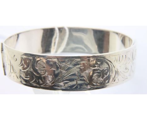Vintage 1947 Charles Horner sterling silver bangle with overlap clasp, hallmarked Chester, D: 5.5 cm, 25g. P&amp;P Group 1 (£