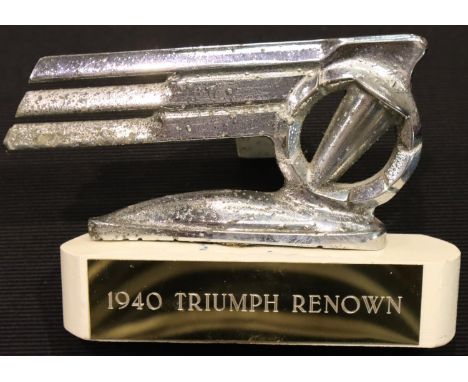 Car bonnet mascot; 1940 Triumph Renown, L: 13 cm. P&amp;P Group 1 (£14+VAT for the first lot and £1+VAT for subsequent lots) 