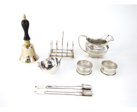 A mixed collection of Victorian and later silver items to include a silver milk jug (Sheffield 1912), a small silver toast ra