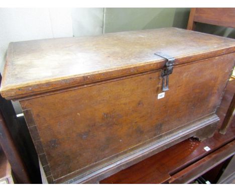 A heavy Georgian country made coffer with rising lid, exposed dovetail joints, raised on bracket supports, 96 cm long approx