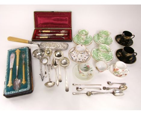 A quantity of silver plated flatwares including a cased set of Victorian serving tools comprising a pickle fork, spoon, etc, 