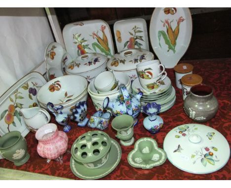 A quantity of Royal Worcester Evesham pattern oven to table wares including tureens and covers, serving dishes, tea wares etc