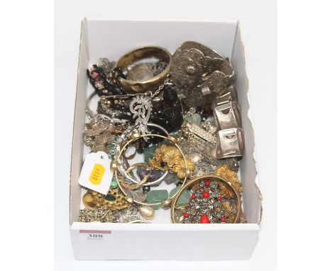 A box of miscellaneous costume jewellery to include hammered white metal bracelets, gold plated hinge bangle, filigree neckla