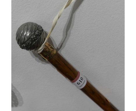 A walking stick with a concealed sundial in the handle, length 89cm