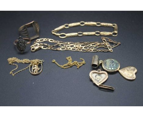 Assorted principally 9ct gold jewellery, to include flat curblink necklace, gatelink bracelet, signet ring (lacking stone), m