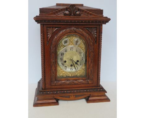 Oak cased bracket clock, Junghans movement. 47 x 37 cm