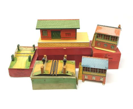 Hornby '0' gauge - No.1 Goods Platform, No.1 Level Crossing, No.2 Signal Cabin and No.E1E Level Crossing (Electrical), all bo