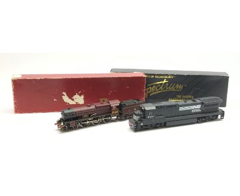 '00' gauge - Bachmann Spectrum Dash 8 40C locomotive No.8701; and Rivarossi 4-6-0 locomotive 'Hector' No.6140, both boxed (2)