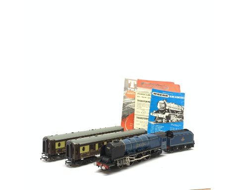 Wrenn '00' gauge - Princess Coronation (Duchess) Class 4-6-2 locomotive 'City of Glasgow' No.46242 with tender and two Pullma