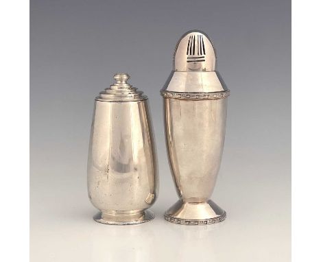 Two Art Deco silver plated sugar shakers, Elkington and Co., Cardinal Plate, and Gladwin, Embassy, circa 1935, footed rounded