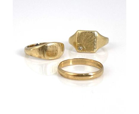 Three 9 carat gold rings, including wedding band and diamond set signet ring, sizes M, R and S, 11.19g (3)