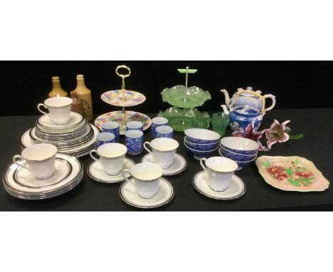 A Royal Doulton Sarabande pattern dinner set for four inc dinner, side plates, soup bowls, cups saucers etc;  Victorian vasel