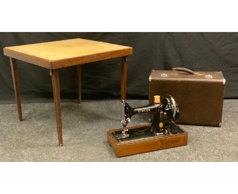 A vintage Singer hand operated sewing machine, model&nbsp;&nbsp;99 k, serial no. EL602868; a 20th century oak folding card ta