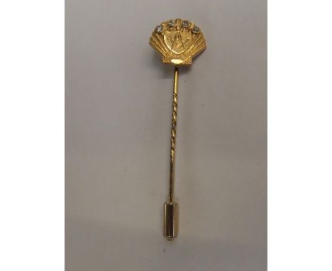 9 carat gold Masonic stick pin, weight 3.8 grams 