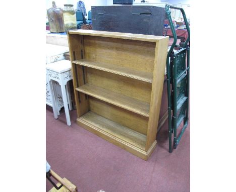 Light Oak Bookcase, with adjustable shelves, 94cm wide.