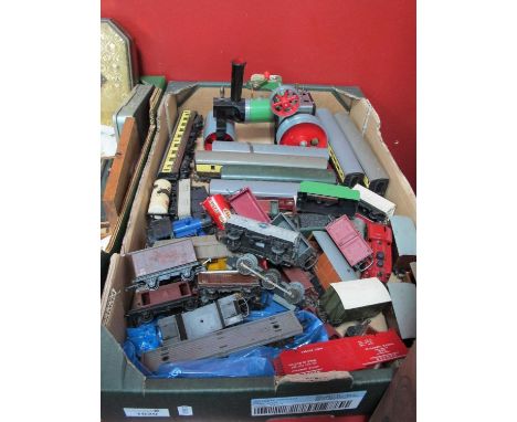 Mamod Steam Roller (back box absent), Hornby, Tri-ang model train carriages, wagons, etc.