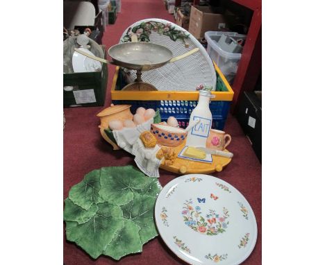 Aynsley Cottage Garden Cake Plate and Knife, large Italian pottery oval dish, moulded with blackberries and blossom, ivy leaf