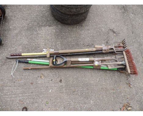 Quantity of Garden Tools 