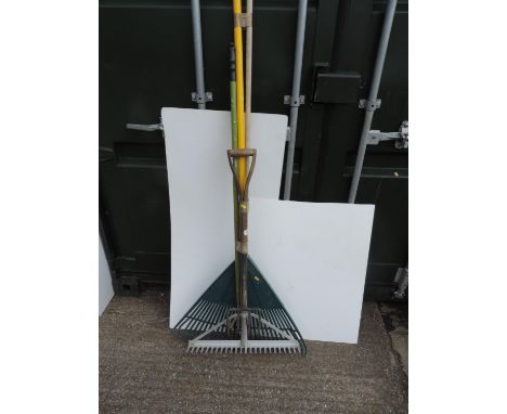 Quantity of Garden Tools 