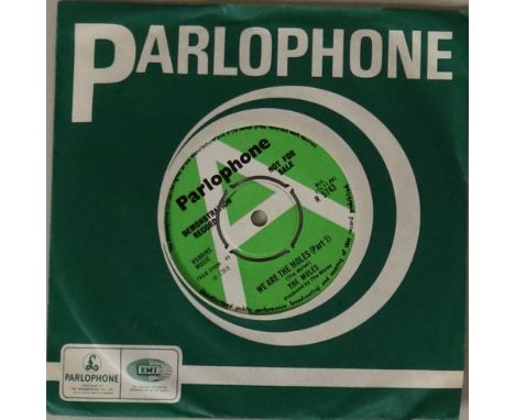 THE MOLES - WE ARE THE MOLES (R 5743 PARLOPHONE DEMO) - Tripping out with the moles with this fuzzy beast in two parts (green