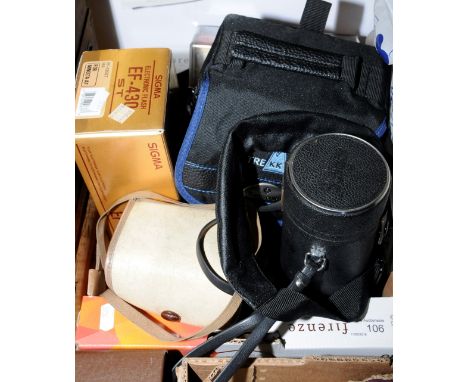 Minolta 700 SI, single gun flash for Minolta, and various other collectable type cameras