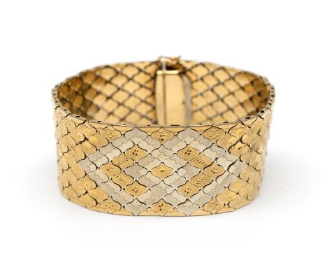 18 kt. Gouden armband, jaren '70, opgebouwd uit fantasievormige schakels. Met een decor van ruiten in witgoud, glanzend en ge