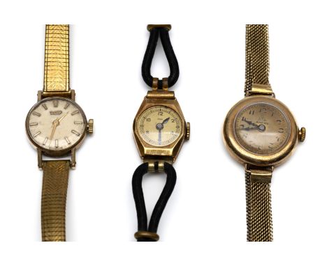 Drie dames polshorloges, handopwind. Ancre, 14 kt. gouden horloge aan een gouden Milanese band, Union, 14 kt. gouden horloge,