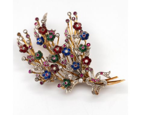 18 kt. Gouden 'spraybroche', 19e eeuw. Bezet met oud briljant,- en roosgeslepen diamant en robijn, de bloemen verder gedecore