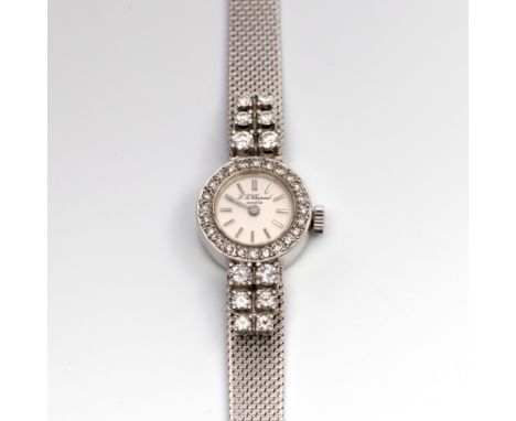 L.U. Chopard, 18 kt witgouden damespolshorloge, handopwind. Met witte ronde wijzerplaat. De lunette bezet met achtkant geslep