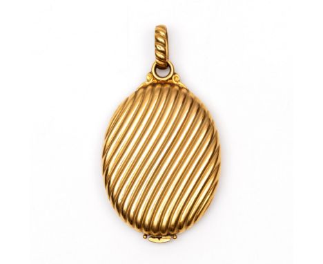 Frankrijk, 18 kt. gouden ovaal medaillon. Met een patroon van diagonale vloeiende ribbels. bruto 27,6 gr., h. 60 x b. 37 mm [
