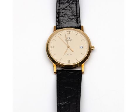 Omega, 18 kt. gouden polshorloge, quartz. Model DeVille. De wijzerplaat beigekleurig met Romeinse cijfers op de 12, 6 en 9. M