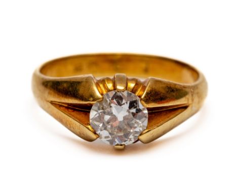 18 kt. Gouden gypsy ring, bezet met een oud briljant geslepen diamant, van ca. 0.90 ct. (zettingen versleten) bruto 5,6 gr., 