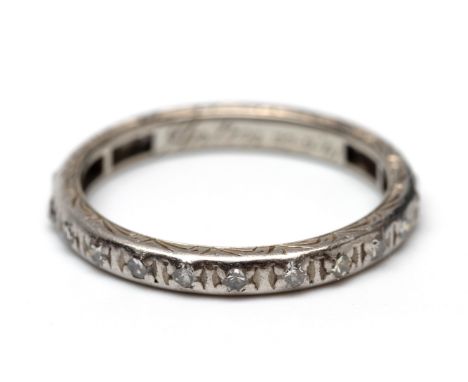 Platina alliance ring, bezet met achtkant geslepen diamant, de binnenzijde met inscriptie 'Anton 27-2-'41' (slijtage) bruto 2